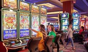 Tampilan antarmuka permainan slot Rejeki808 di perangkat mobile